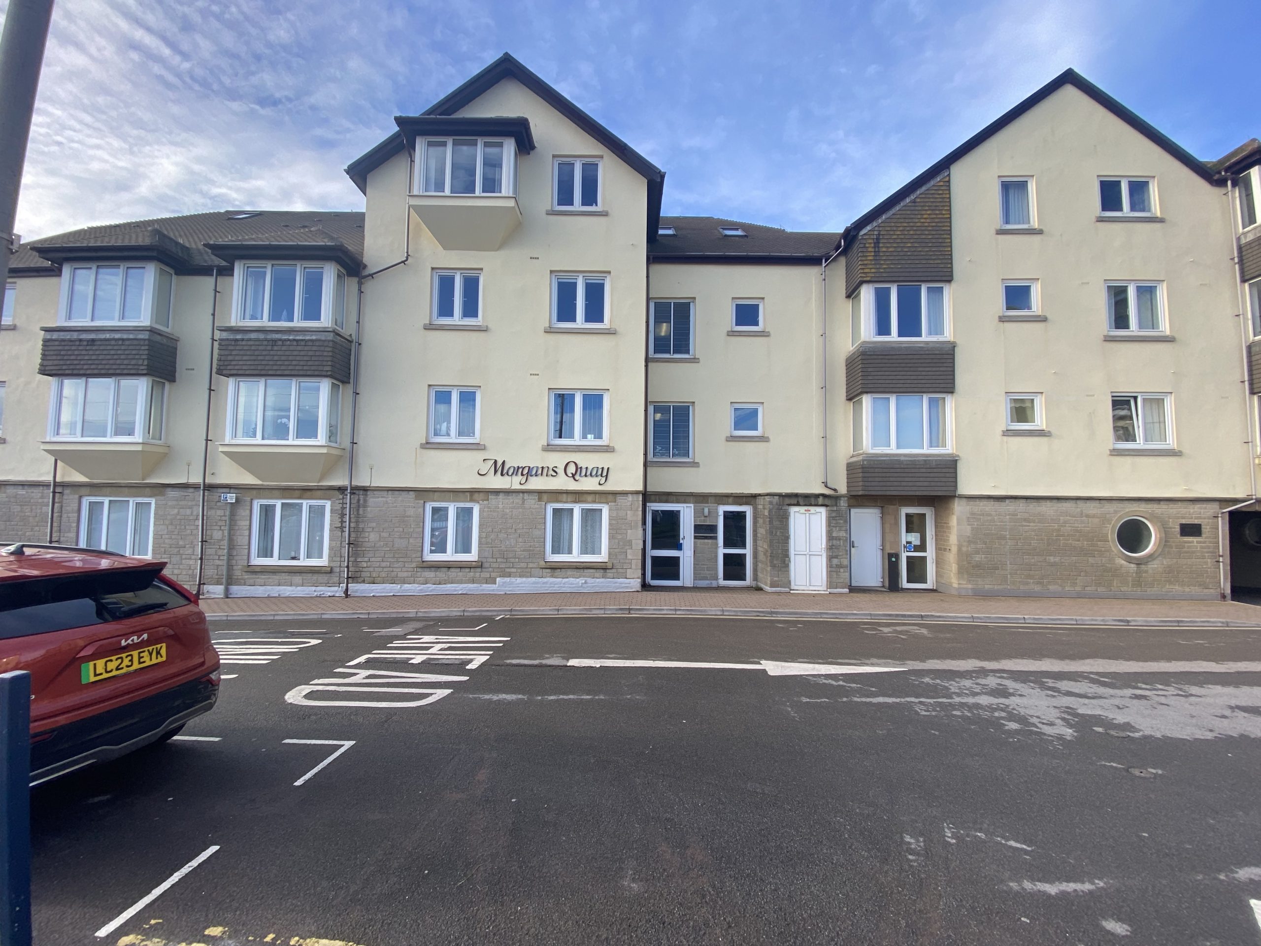 Strand, Morgans Quay, TQ14