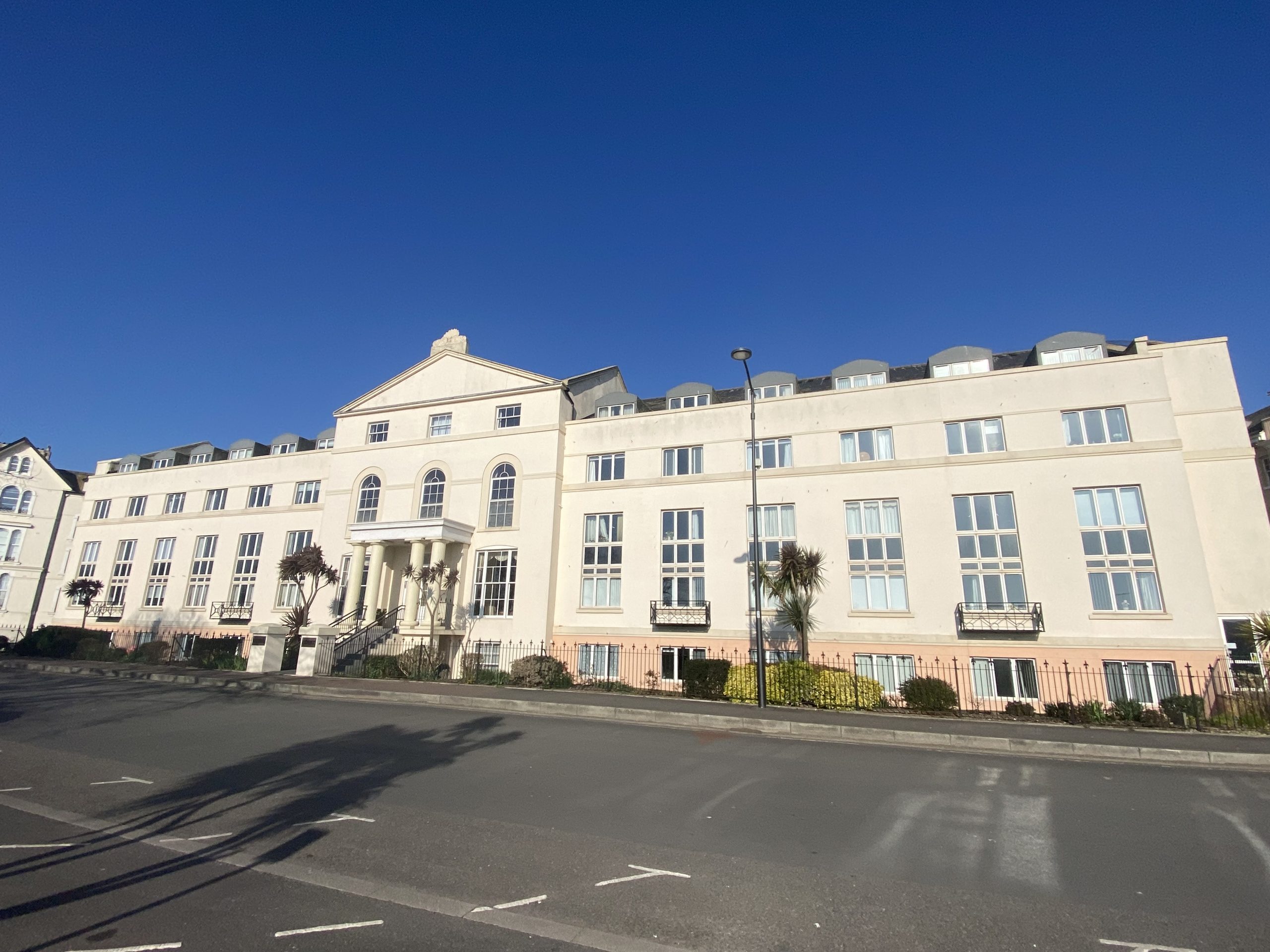 Den Crescent, Royal Court Den Crescent, TQ14